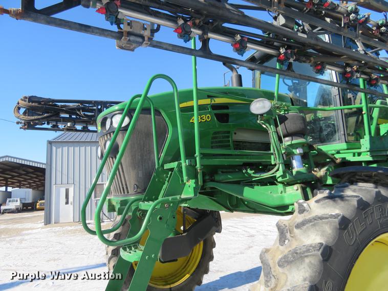image for item DC0863 2014 John Deere 4830 self-propelled sprayer