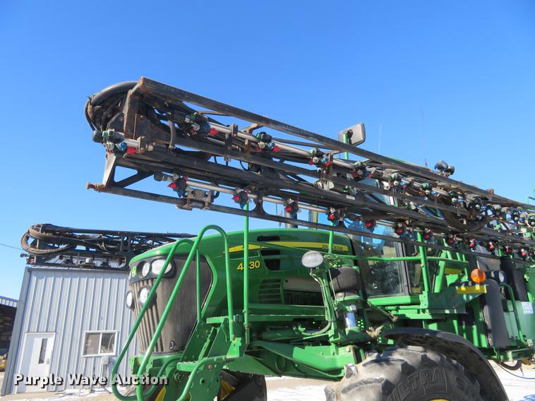 image for item DC0863 2014 John Deere 4830 self-propelled sprayer