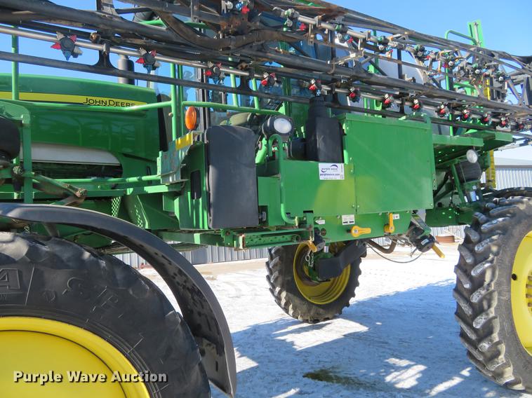 image for item DC0863 2014 John Deere 4830 self-propelled sprayer