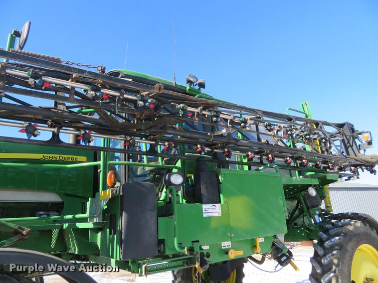 image for item DC0863 2014 John Deere 4830 self-propelled sprayer