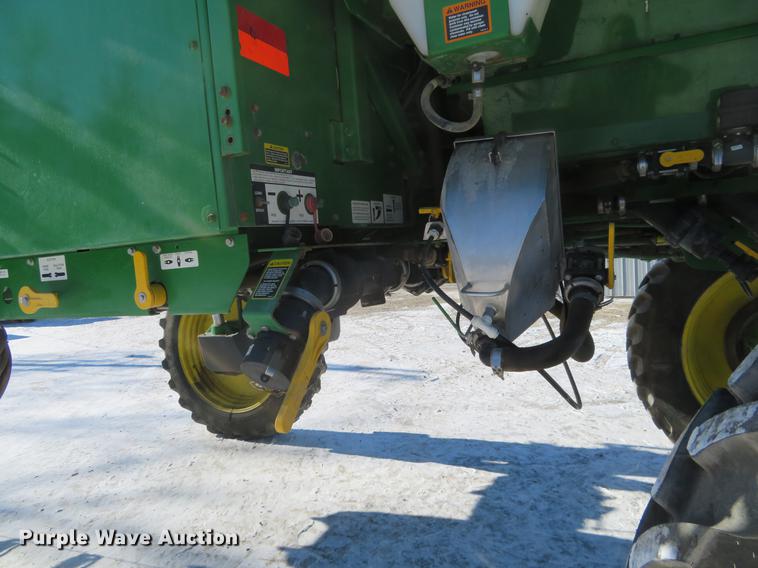 image for item DC0863 2014 John Deere 4830 self-propelled sprayer