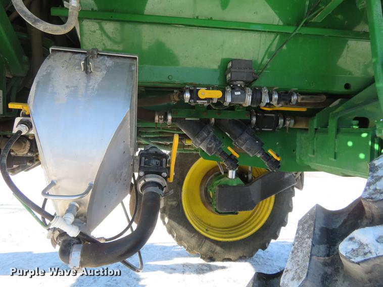 image for item DC0863 2014 John Deere 4830 self-propelled sprayer