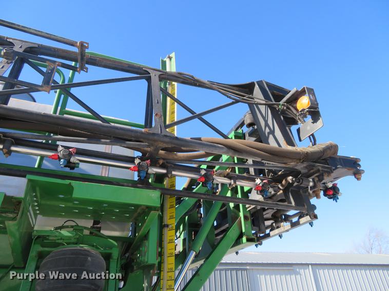 image for item DC0863 2014 John Deere 4830 self-propelled sprayer