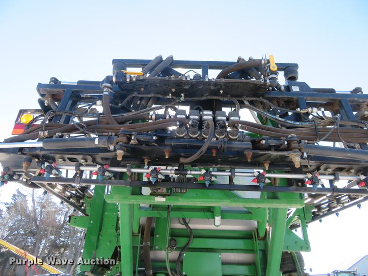 image for item DC0863 2014 John Deere 4830 self-propelled sprayer