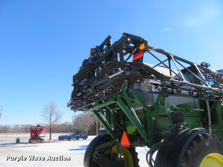 image for item DC0863 2014 John Deere 4830 self-propelled sprayer
