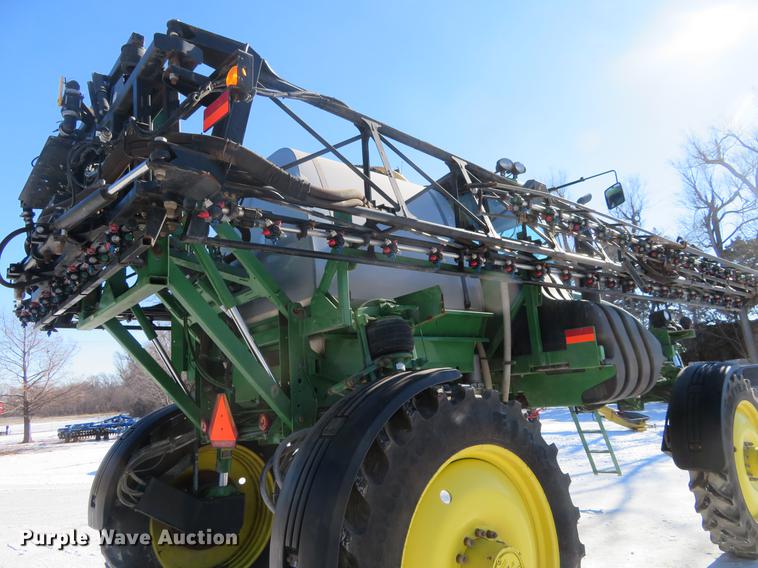 image for item DC0863 2014 John Deere 4830 self-propelled sprayer