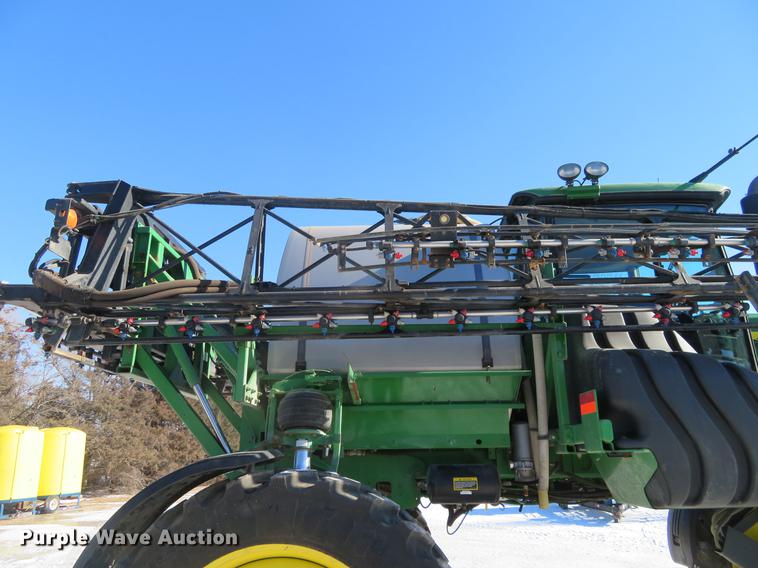 image for item DC0863 2014 John Deere 4830 self-propelled sprayer