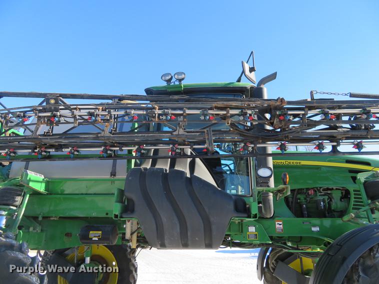 image for item DC0863 2014 John Deere 4830 self-propelled sprayer
