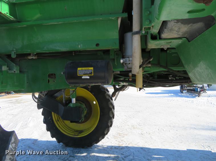 image for item DC0863 2014 John Deere 4830 self-propelled sprayer