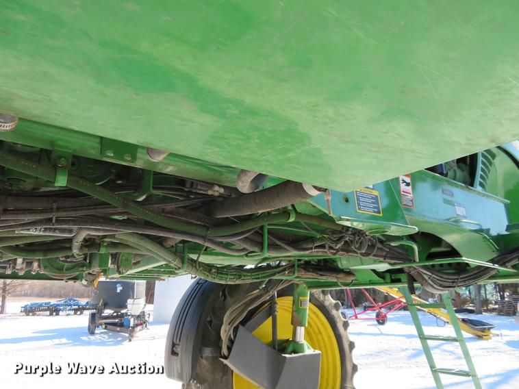 image for item DC0863 2014 John Deere 4830 self-propelled sprayer