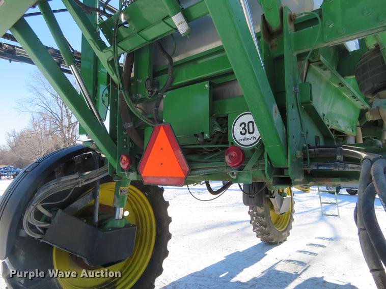 image for item DC0863 2014 John Deere 4830 self-propelled sprayer