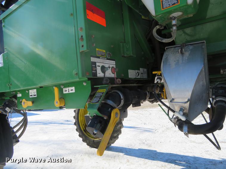 image for item DC0863 2014 John Deere 4830 self-propelled sprayer