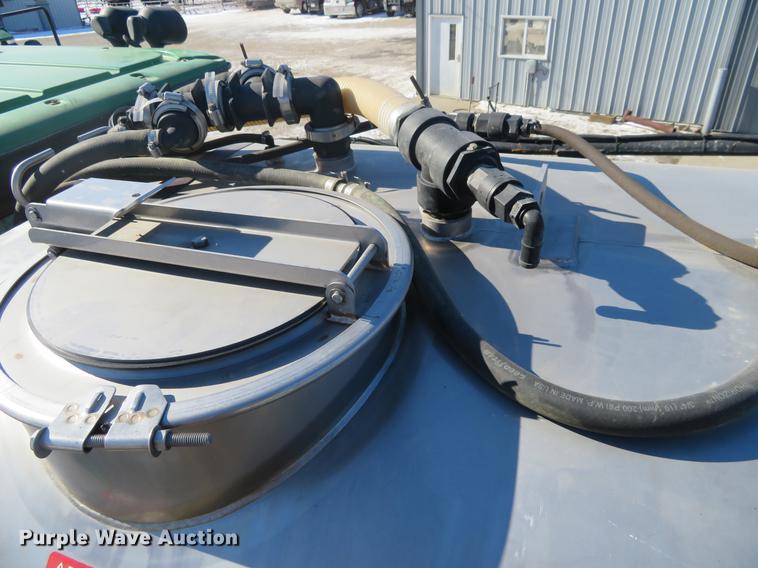 image for item DC0863 2014 John Deere 4830 self-propelled sprayer