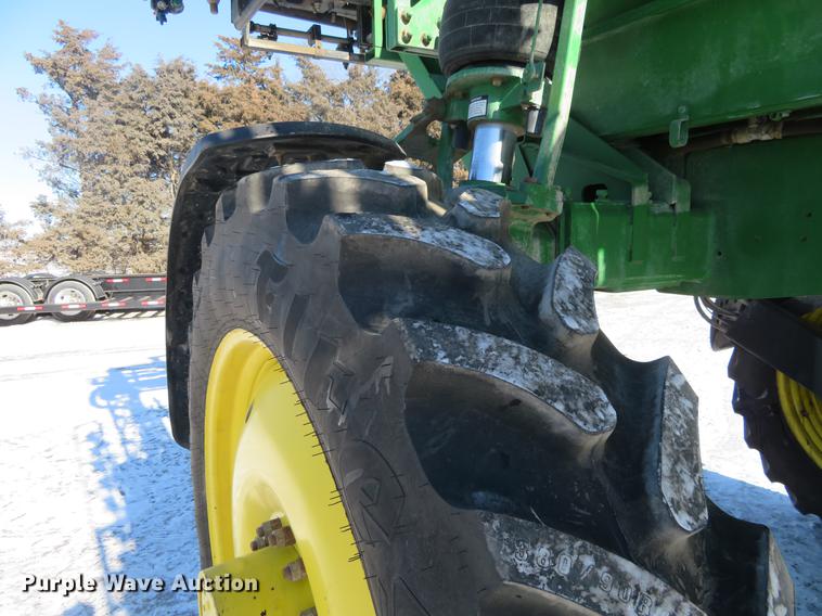 image for item DC0863 2014 John Deere 4830 self-propelled sprayer