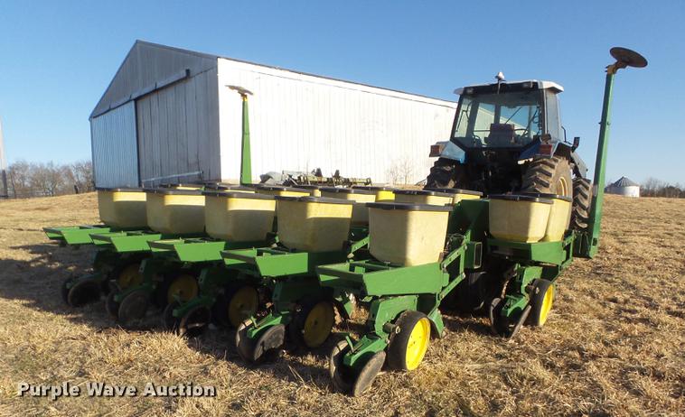 image for item DC7443 John Deere 7000 no-till split row planter