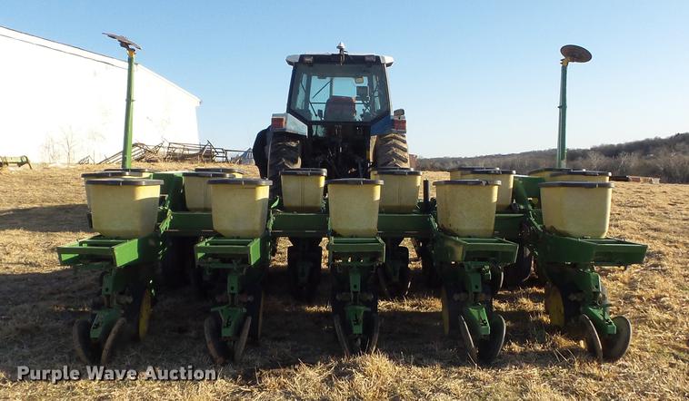 image for item DC7443 John Deere 7000 no-till split row planter