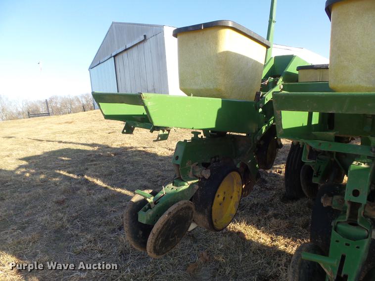 image for item DC7443 John Deere 7000 no-till split row planter