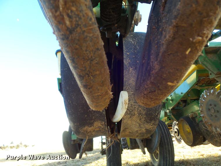 image for item DC7443 John Deere 7000 no-till split row planter