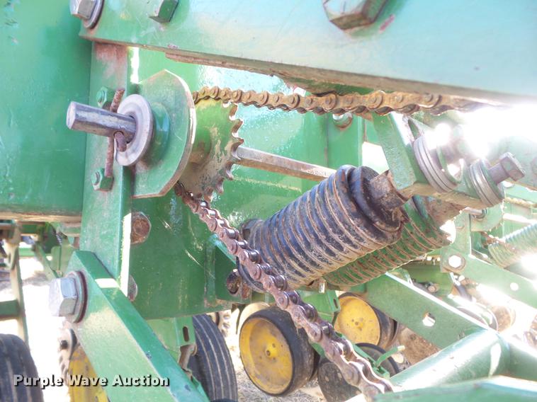 image for item DC7443 John Deere 7000 no-till split row planter