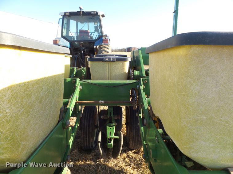 image for item DC7443 John Deere 7000 no-till split row planter