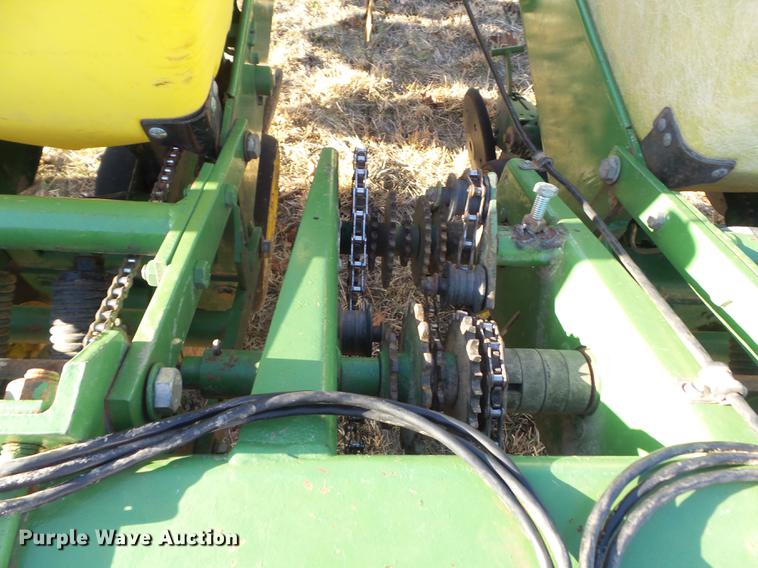 image for item DC7443 John Deere 7000 no-till split row planter