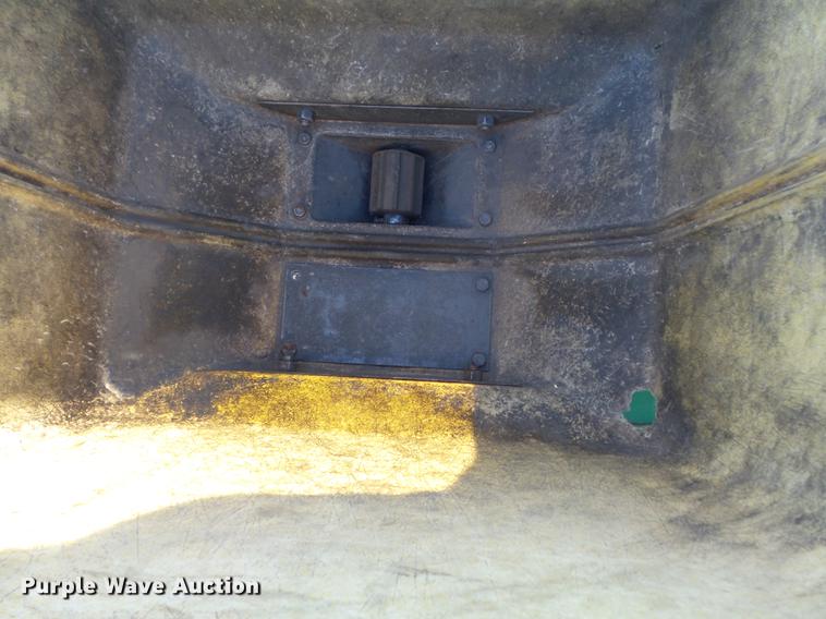 image for item DC7443 John Deere 7000 no-till split row planter