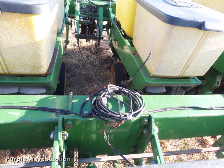 image for item DC7443 John Deere 7000 no-till split row planter