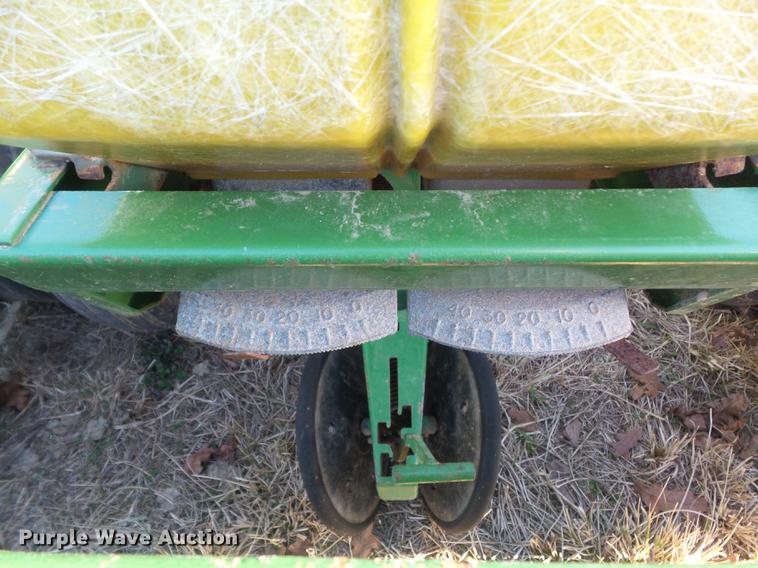image for item DC7443 John Deere 7000 no-till split row planter