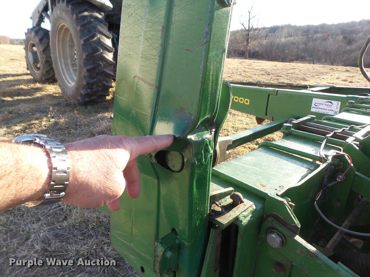 image for item DC7443 John Deere 7000 no-till split row planter