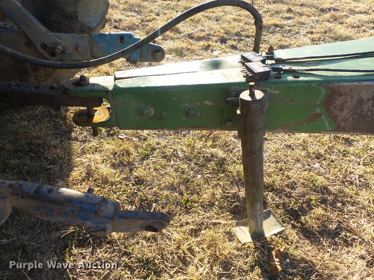 image for item DC7443 John Deere 7000 no-till split row planter