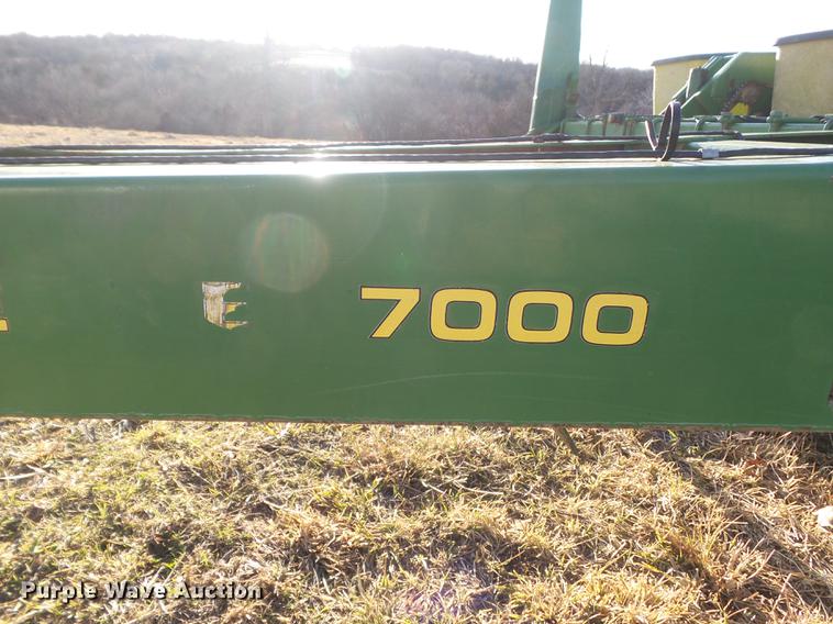 image for item DC7443 John Deere 7000 no-till split row planter