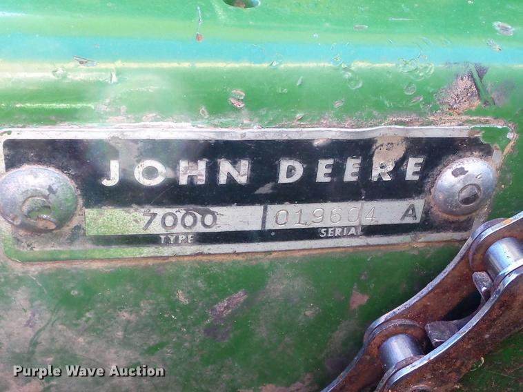 image for item DC7443 John Deere 7000 no-till split row planter