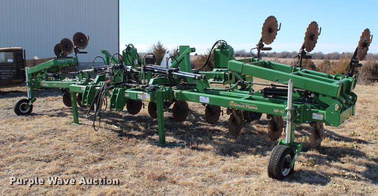 image for item DC7720 Great Plains NP-40L-17R30 row crop side dresser