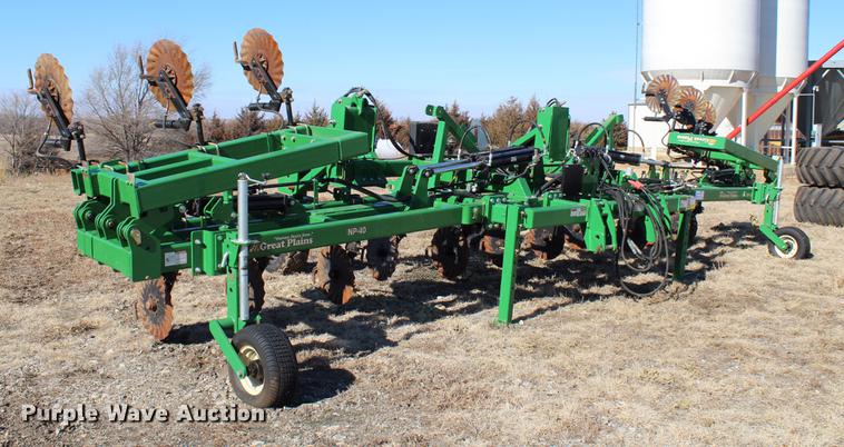image for item DC7720 Great Plains NP-40L-17R30 row crop side dresser