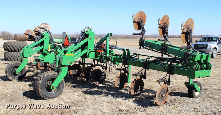 image for item DC7720 Great Plains NP-40L-17R30 row crop side dresser