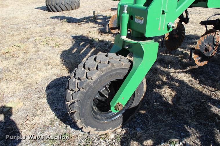 image for item DC7720 Great Plains NP-40L-17R30 row crop side dresser