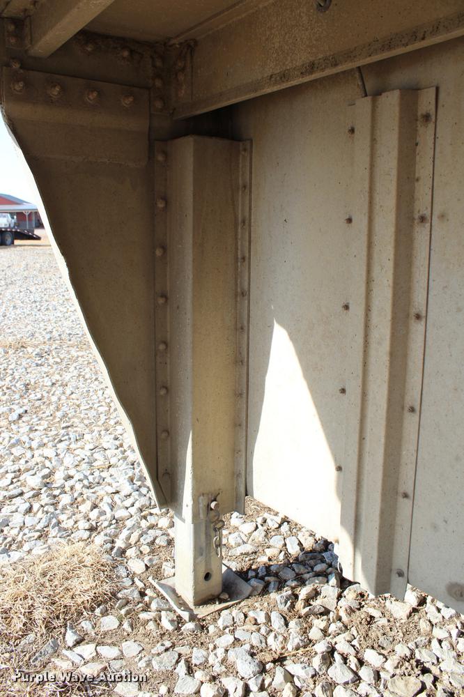 image for item DC7723 1987 Wilson PSDCL-208 livestock trailer