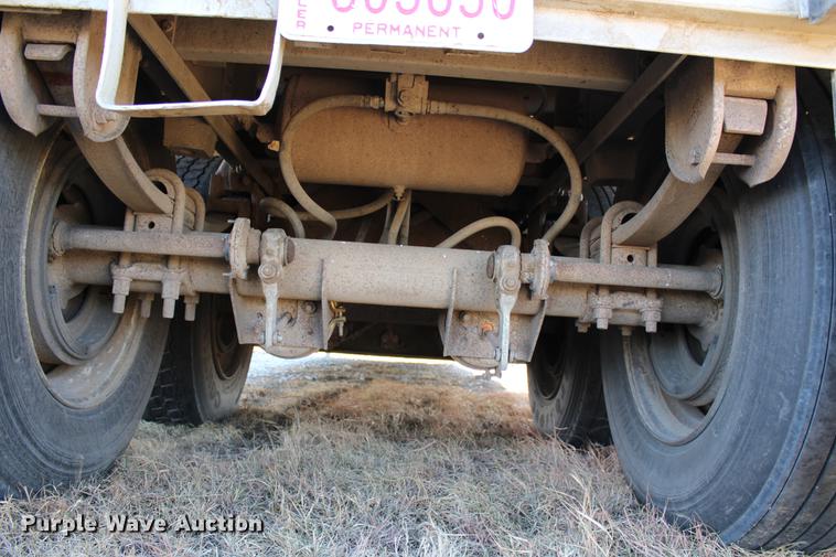 image for item DC7723 1987 Wilson PSDCL-208 livestock trailer