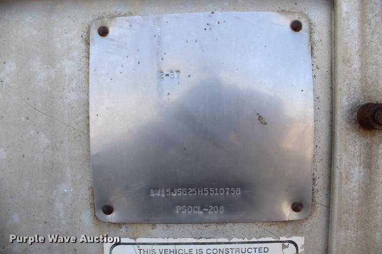 image for item DC7723 1987 Wilson PSDCL-208 livestock trailer