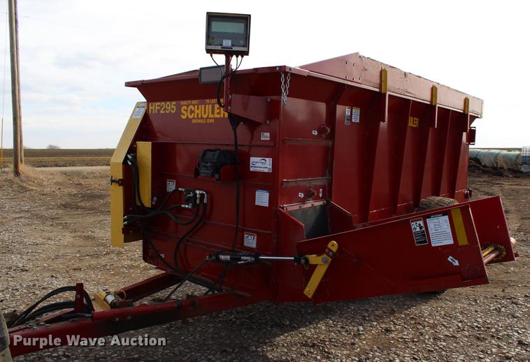 image for item DC7725 2015 Schuler HF295 feed wagon