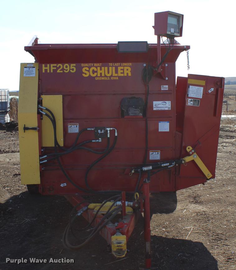 image for item DC7725 2015 Schuler HF295 feed wagon