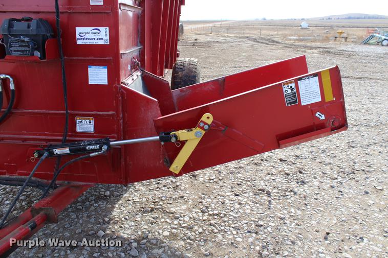 image for item DC7725 2015 Schuler HF295 feed wagon
