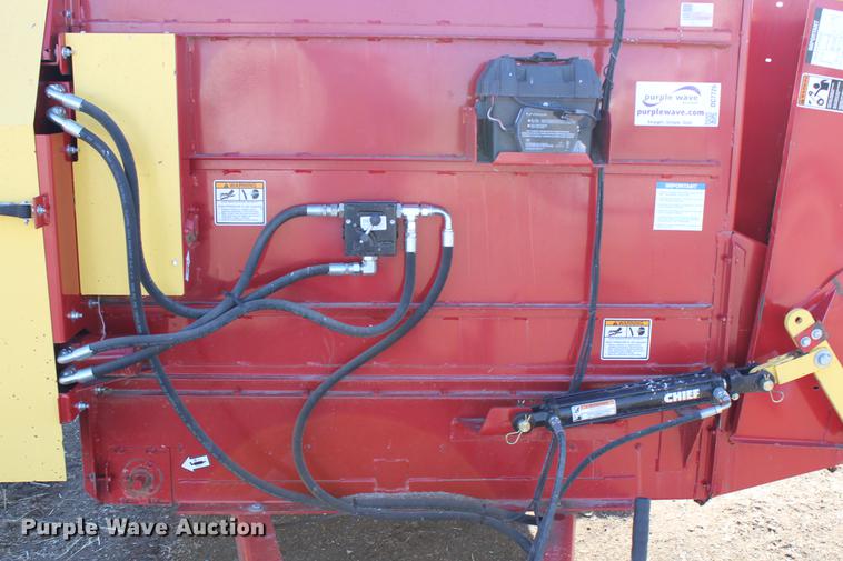 image for item DC7725 2015 Schuler HF295 feed wagon