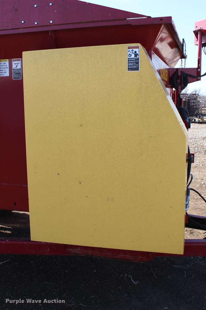 image for item DC7725 2015 Schuler HF295 feed wagon