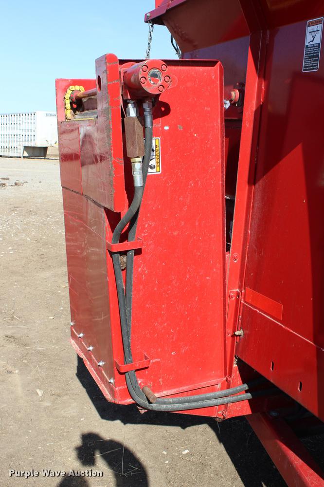image for item DC7725 2015 Schuler HF295 feed wagon