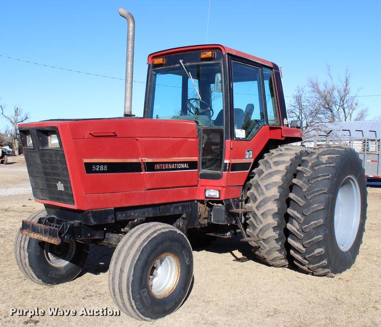 image for item DC7734 1982 International 5288 tractor