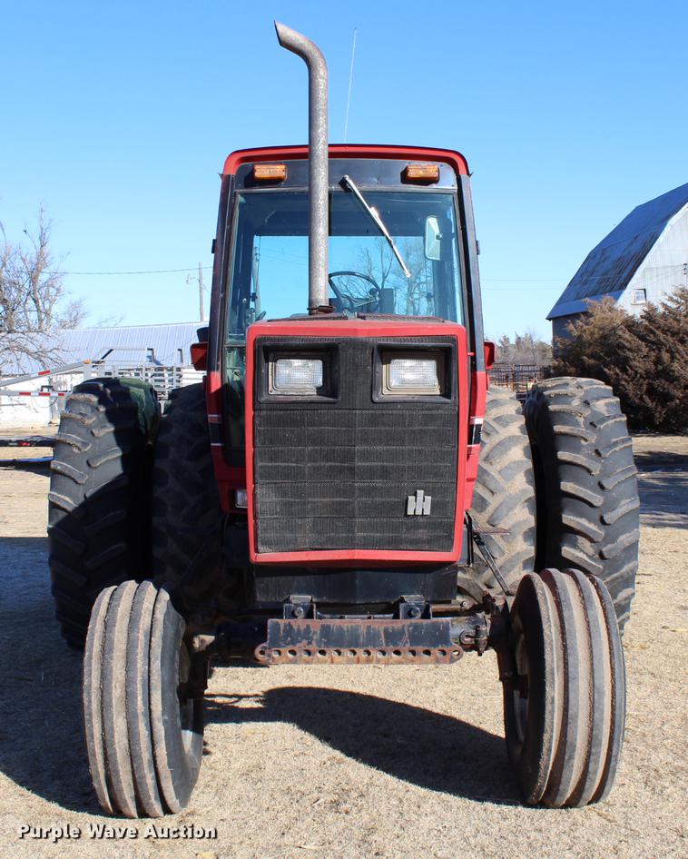 image for item DC7734 1982 International 5288 tractor