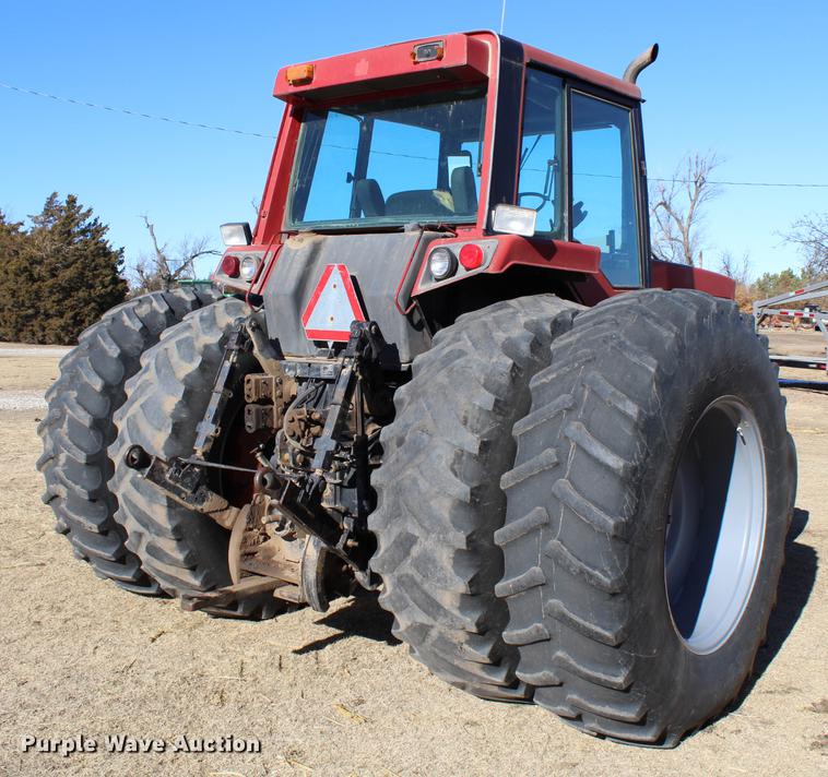 image for item DC7734 1982 International 5288 tractor
