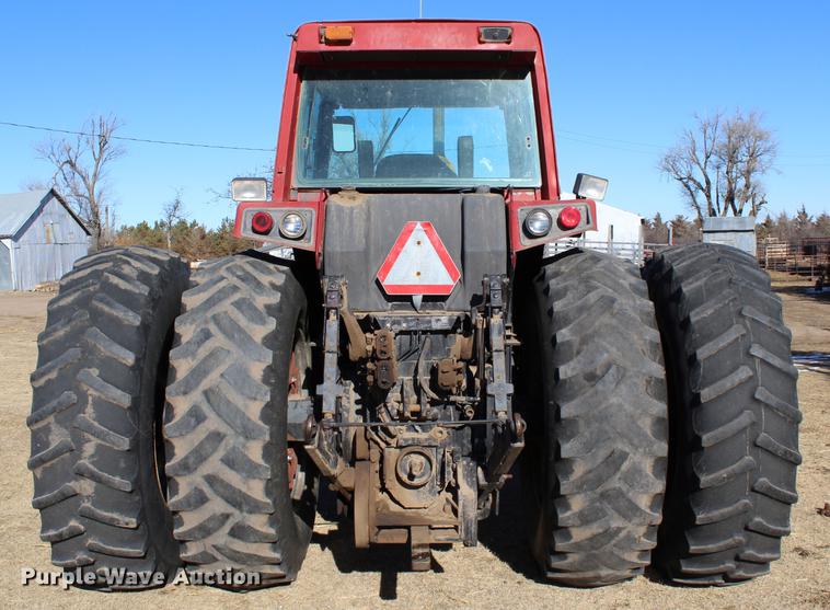 image for item DC7734 1982 International 5288 tractor