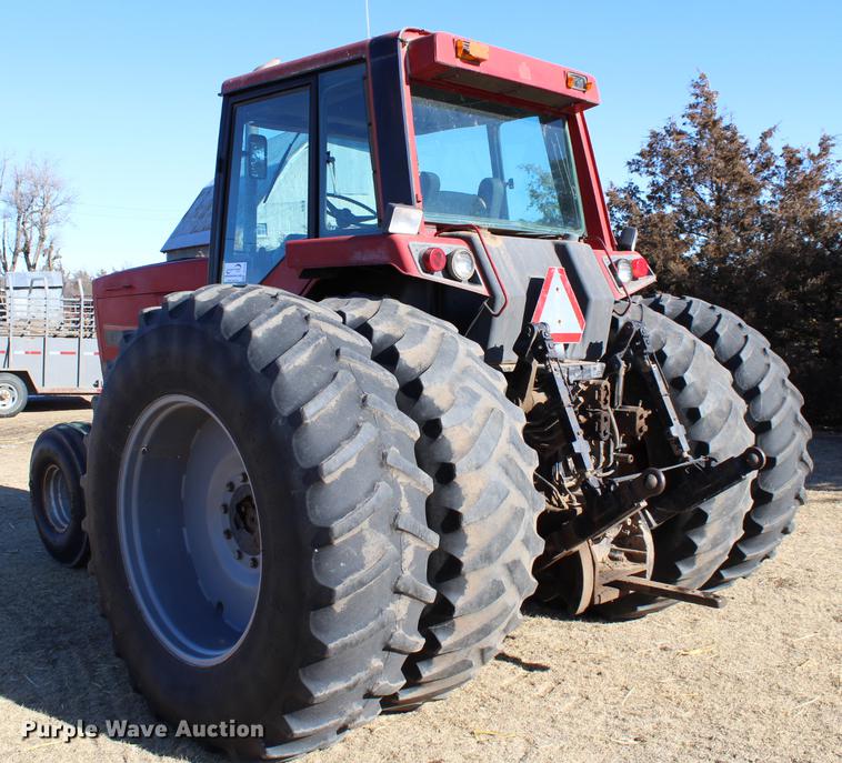 image for item DC7734 1982 International 5288 tractor